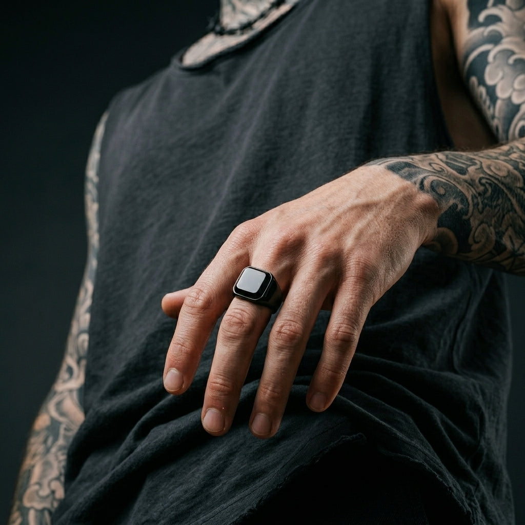 Matt-schwarzer Kissenstein-Ring