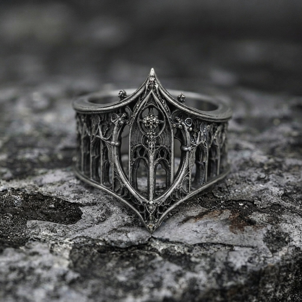 Gothic gewölbtes Filigran, oxidierter silberner Statement-Ring