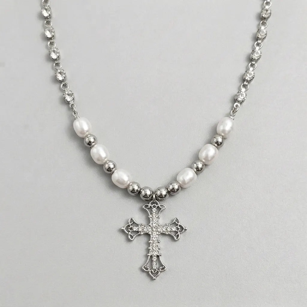 Verziertes-Kreuz mit Perlen und Strass, Halskette