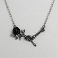 Knochenhand verfluchte-Rose-Halskette