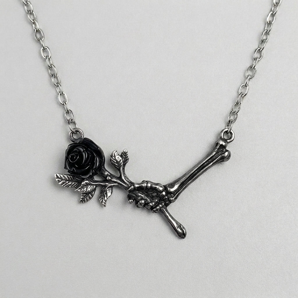 Knochenhand verfluchte-Rose-Halskette