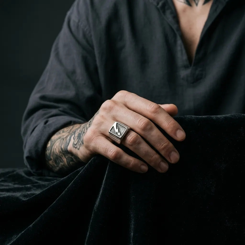 Kräftiger-Blitz-Statement-Ring