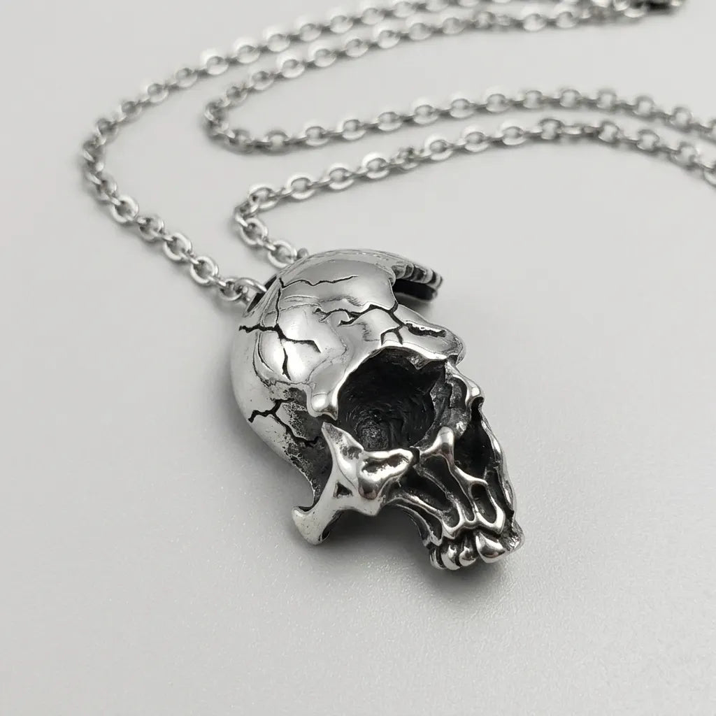Rissiger-Mond-Totenkopf-Anhänger-Halskette