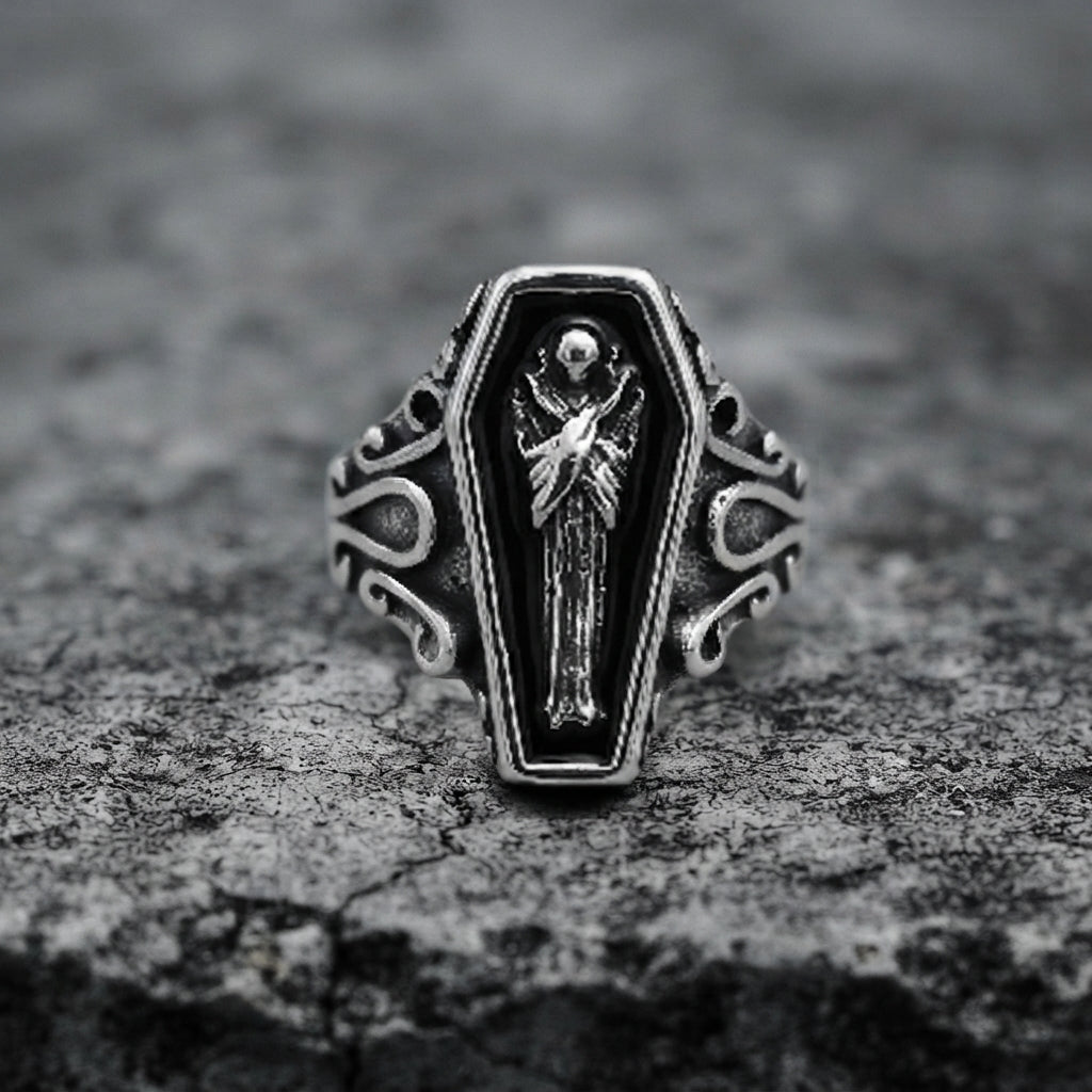 Sarg-Ring mit Skelettfigur und Schriftrollen-Filigran