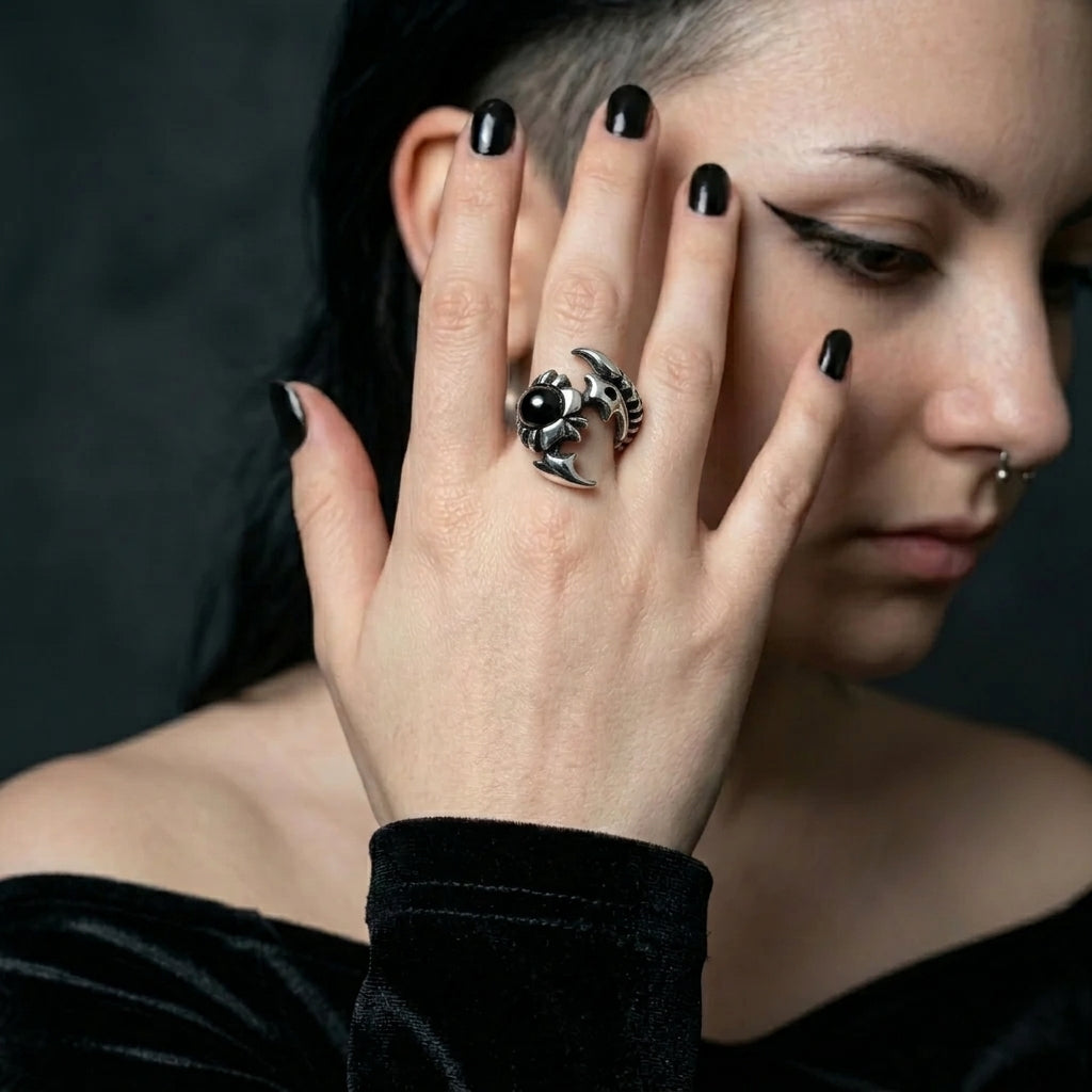 Drachenklauen-Ring mit schwarzer Onyxkugel