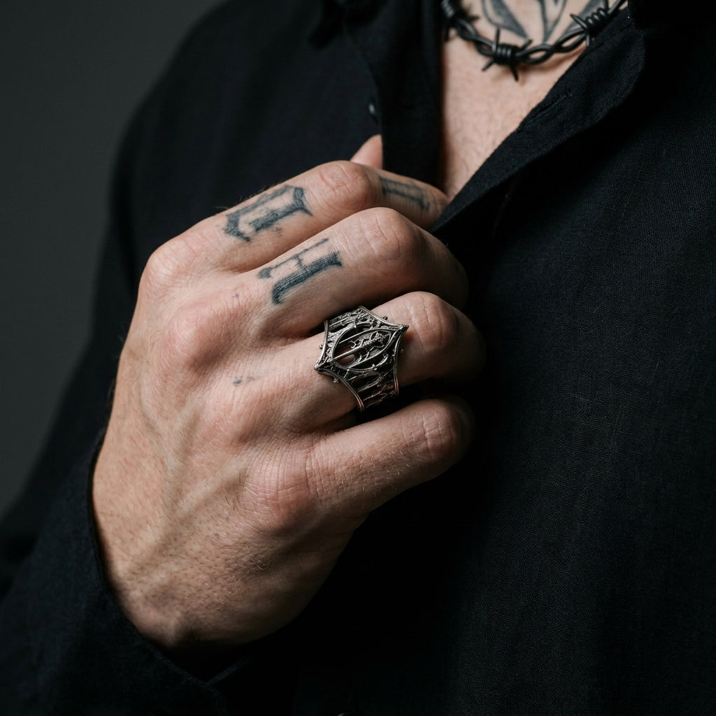 Gothic gewölbtes Filigran, oxidierter silberner Statement-Ring