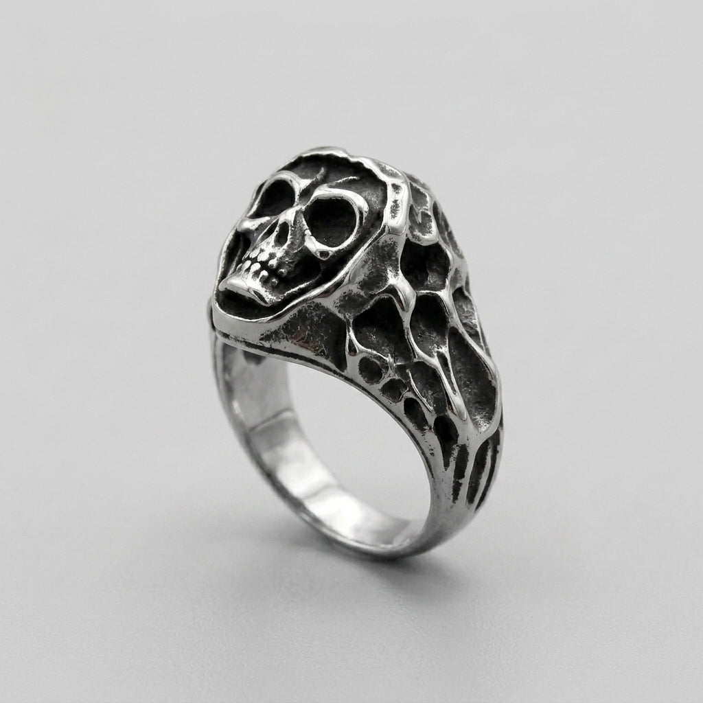 Strukturierter Totenkopfring