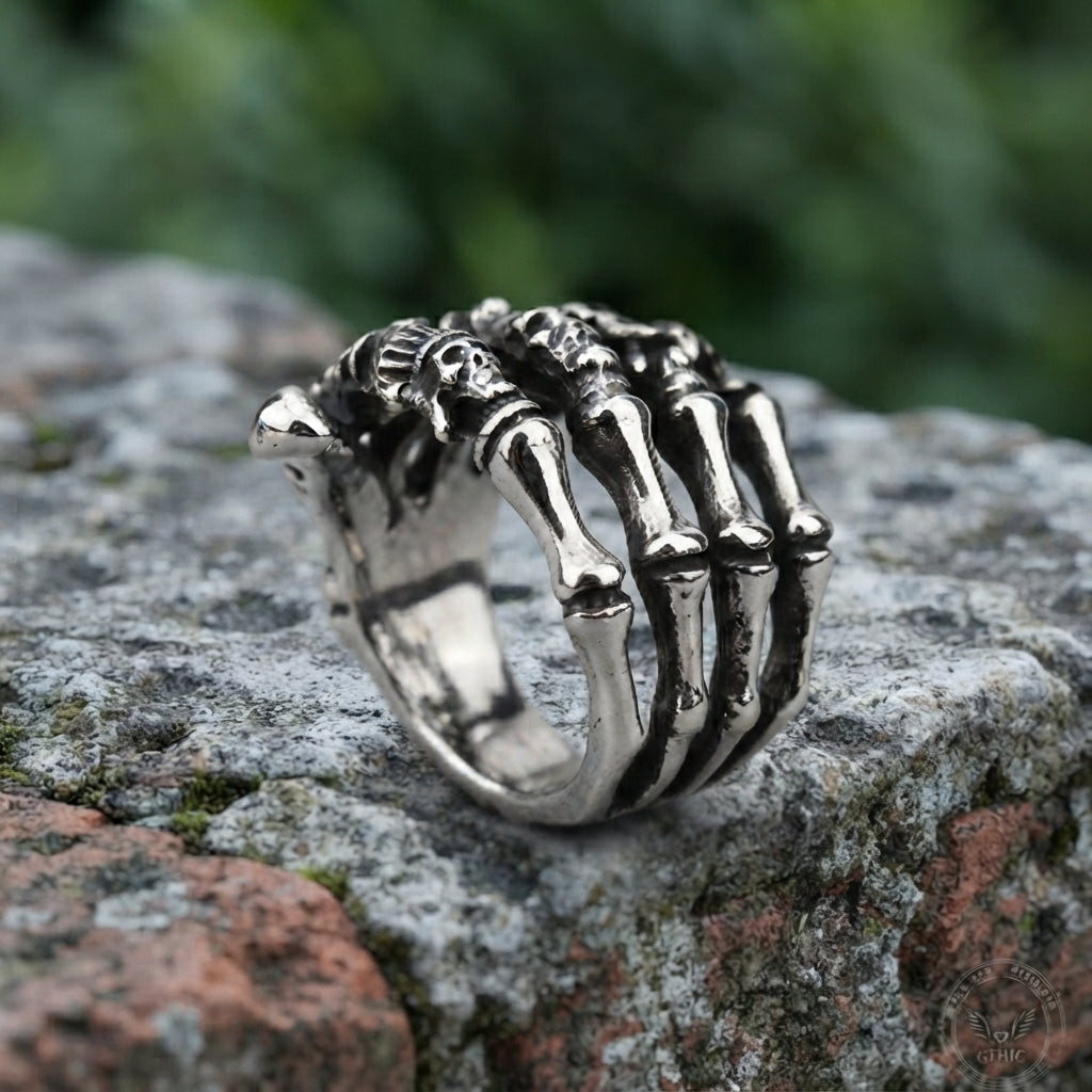 Umschlingender Skeletthand-Ring