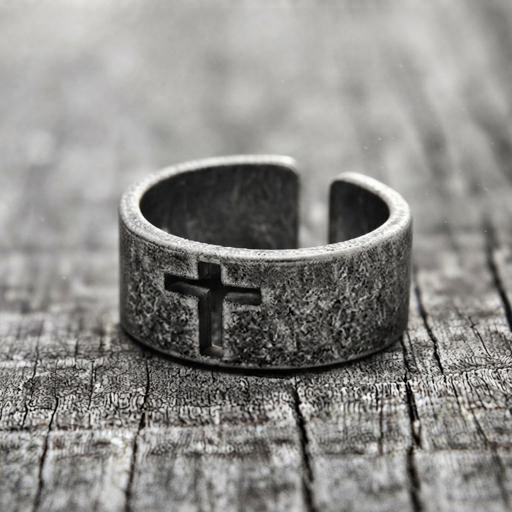 Schatten-Kreuz-Ausschnitt offener Bandring