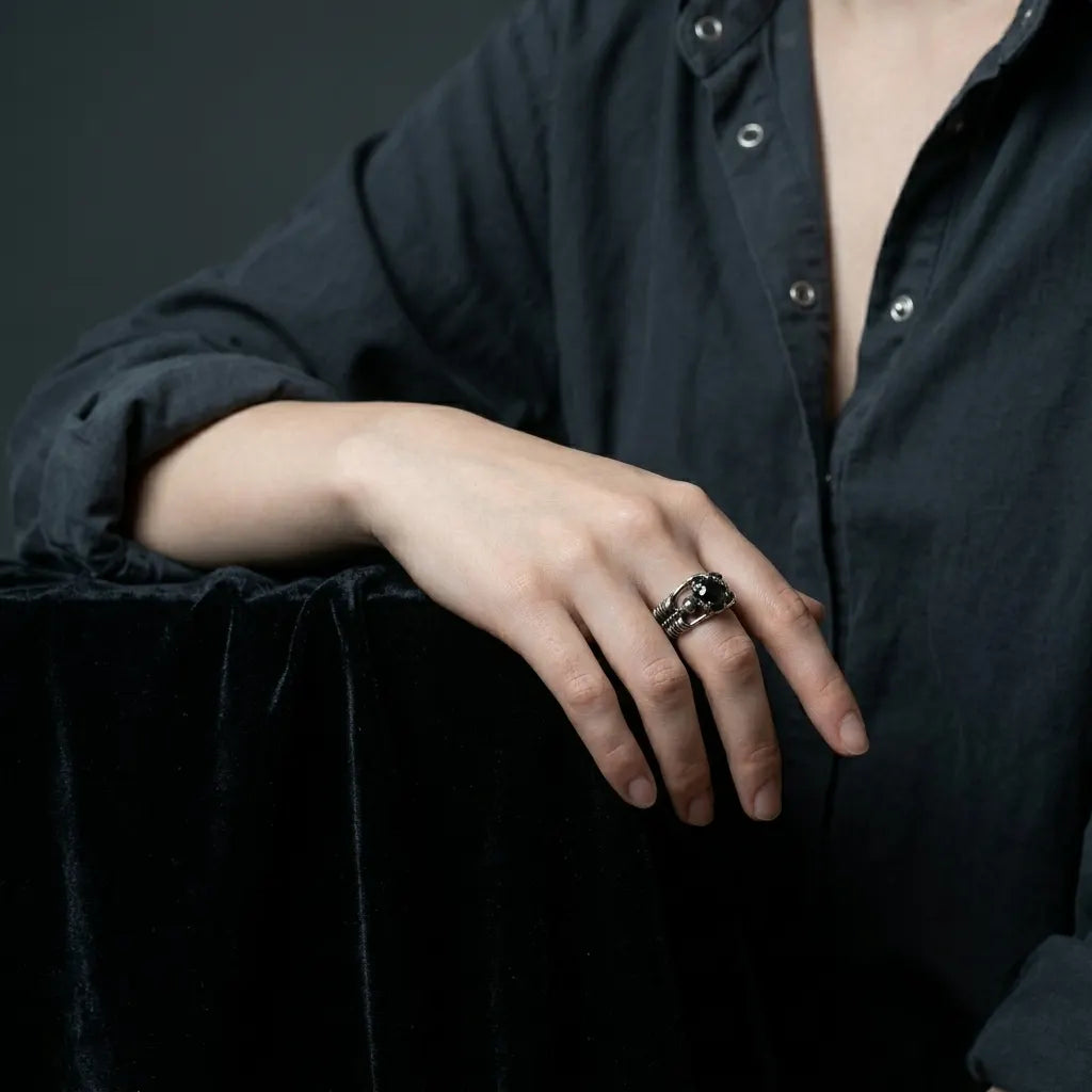 Zwillings-Skelett-Umarmung schwarzer Edelstein Ring