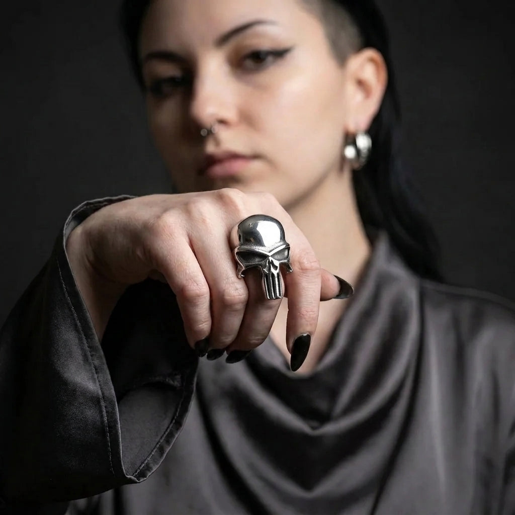 Eleganter Siegelring mit Totenkopf