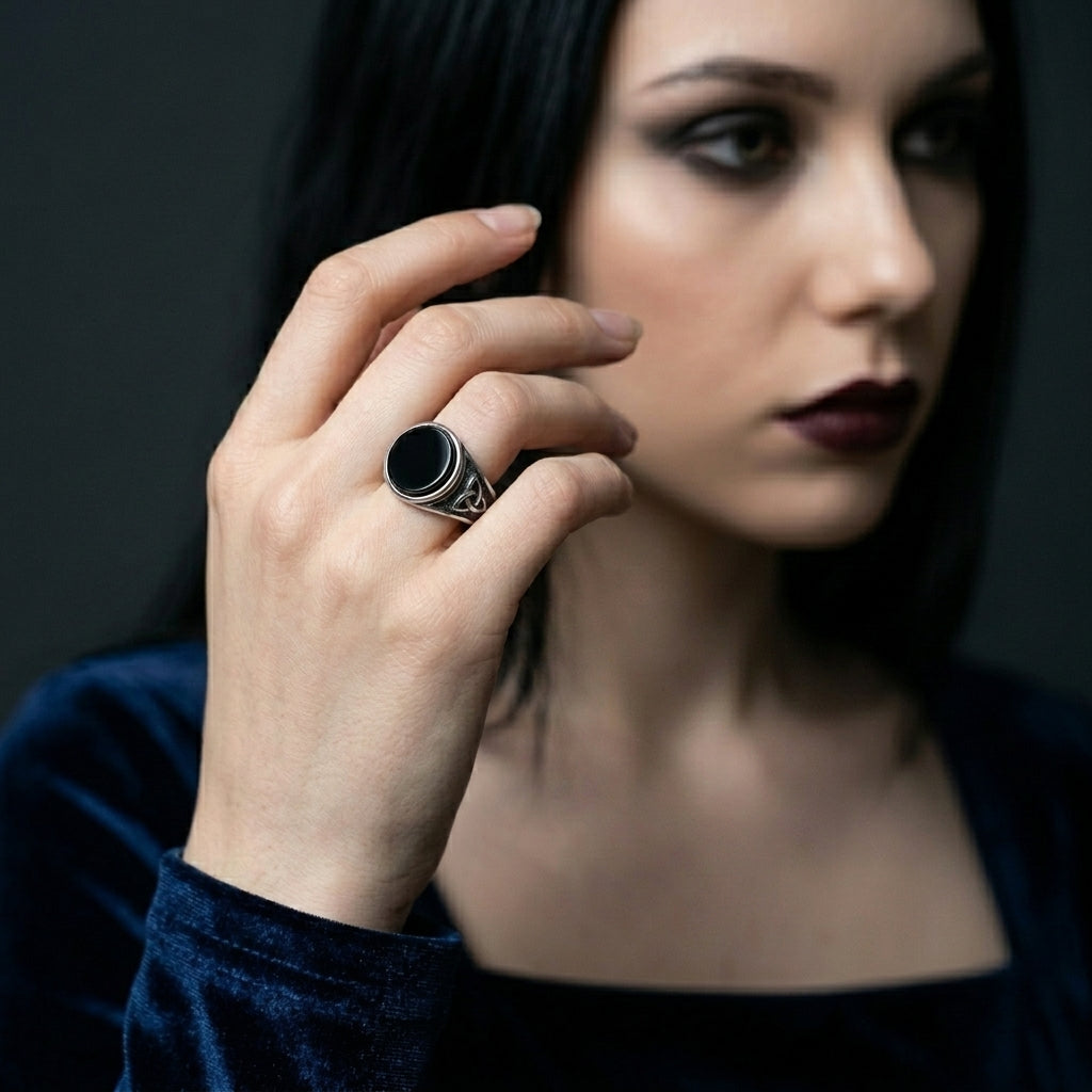 Schwarzer-Onyx keltische Triquetra ovaler Ring