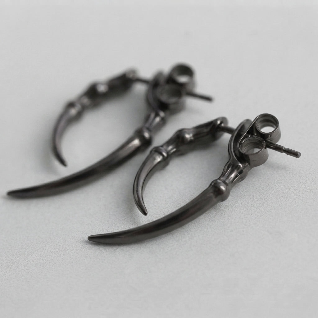 Schwarze-Kralle-Ohrstecker