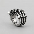 Umschlingender Skeletthand-Ring
