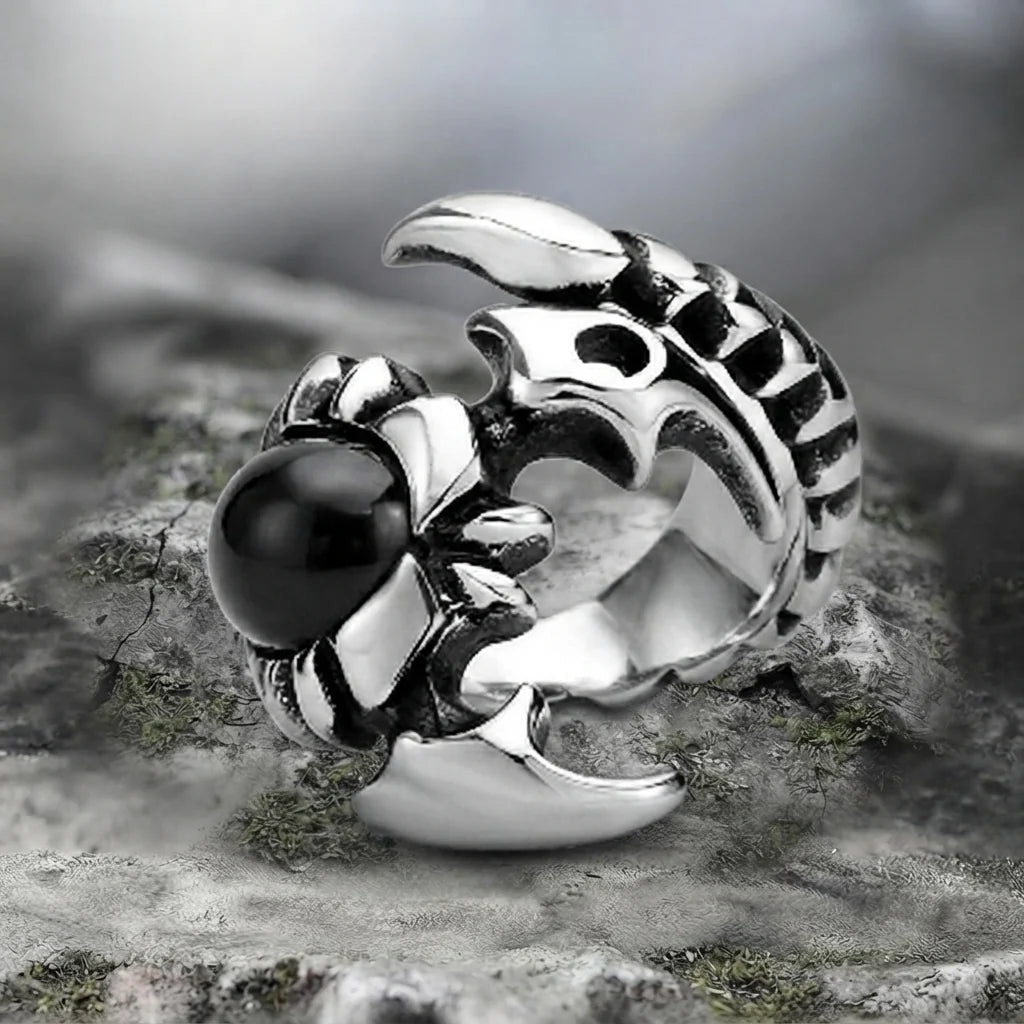 Drachenklauen-Ring mit schwarzer Onyxkugel