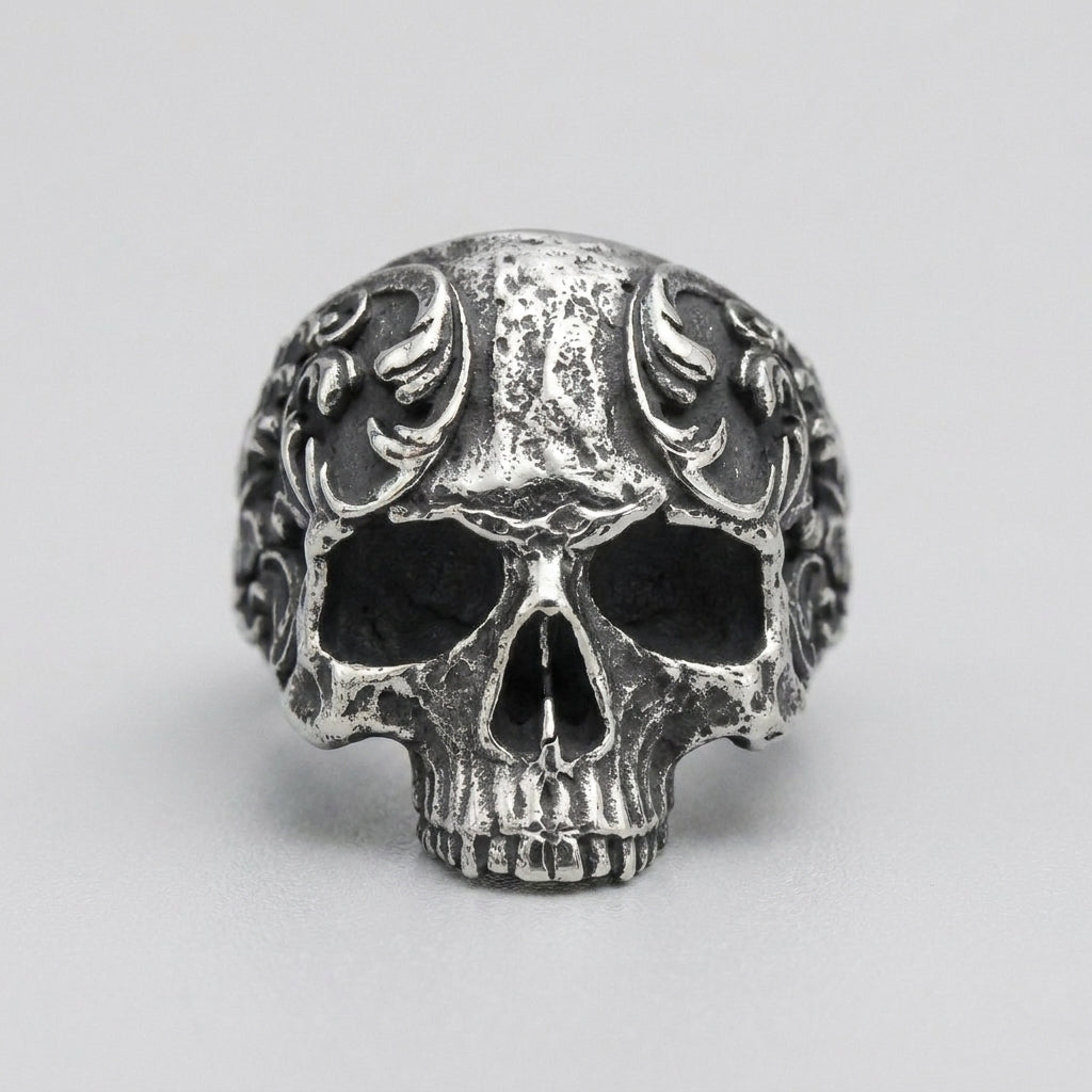 Totenkopfring: „Barocker Totenkopf-Biker-Ring"