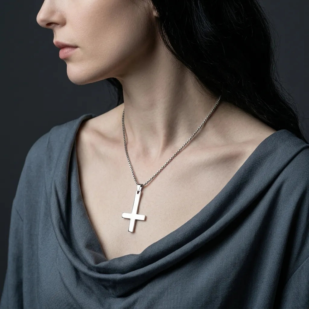 Kopfüber-Kreuz-Halskette