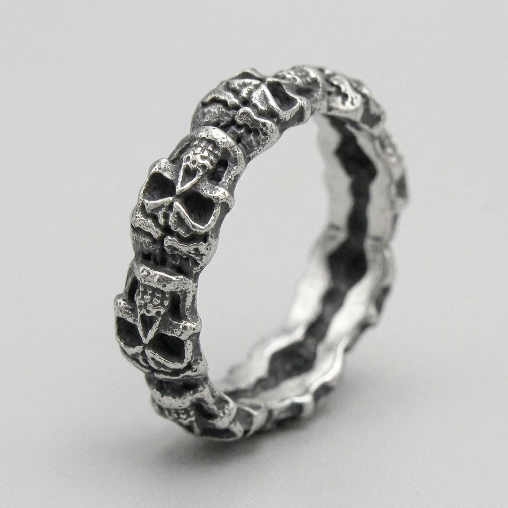 Rissiger-Totenkopf-Ewigkeitsring
