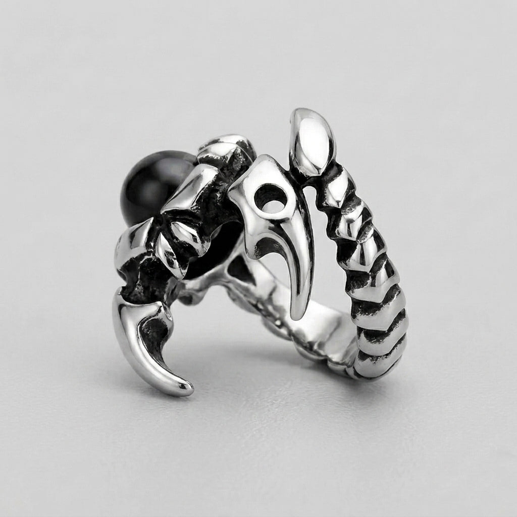 Drachenklauen-Ring mit schwarzer Onyxkugel