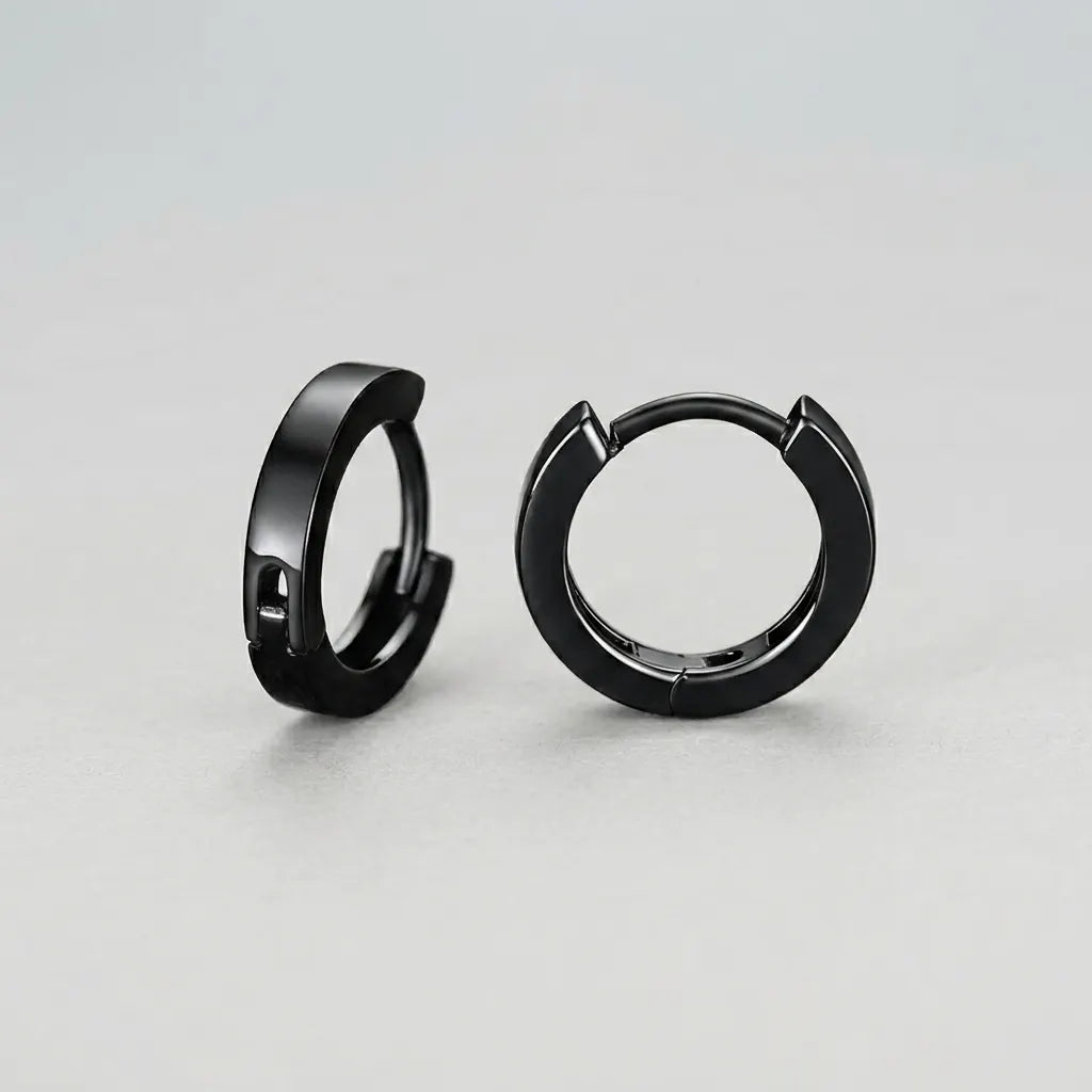 Beschlagene schwarze Goth-Creolen