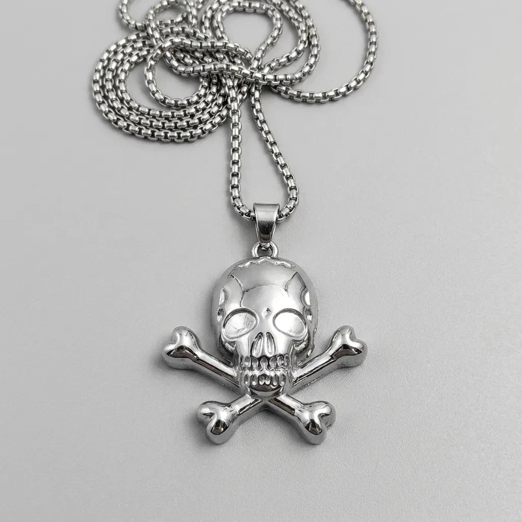 Klassischer-Totenkopf-&-Gekreuzte-Knochen-Anhänger-Halskette