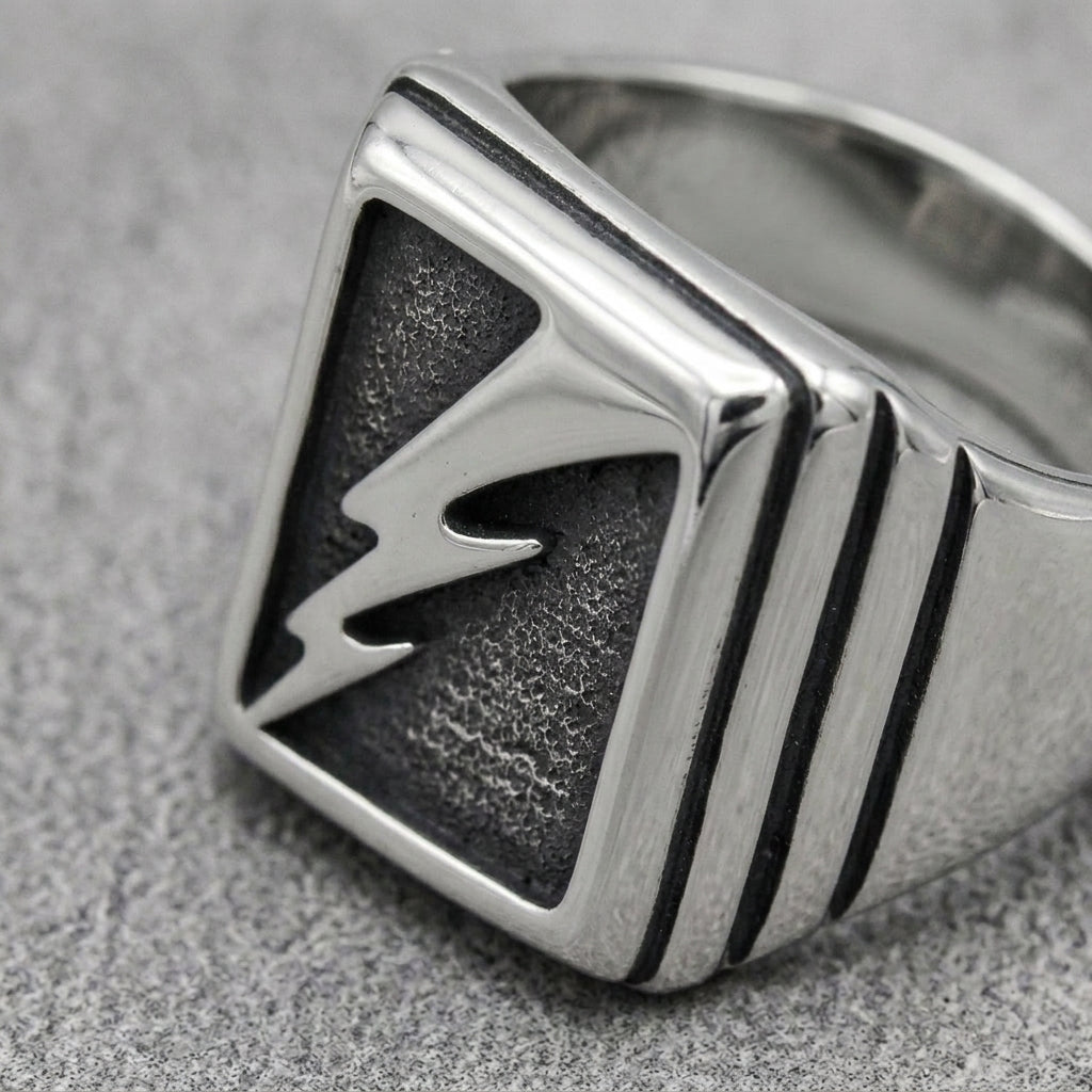 Kräftiger-Blitz-Statement-Ring