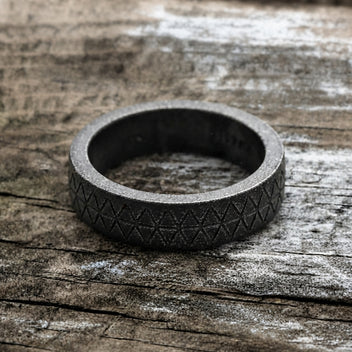 Geschwärzter geometrischer Gitter-Bandring