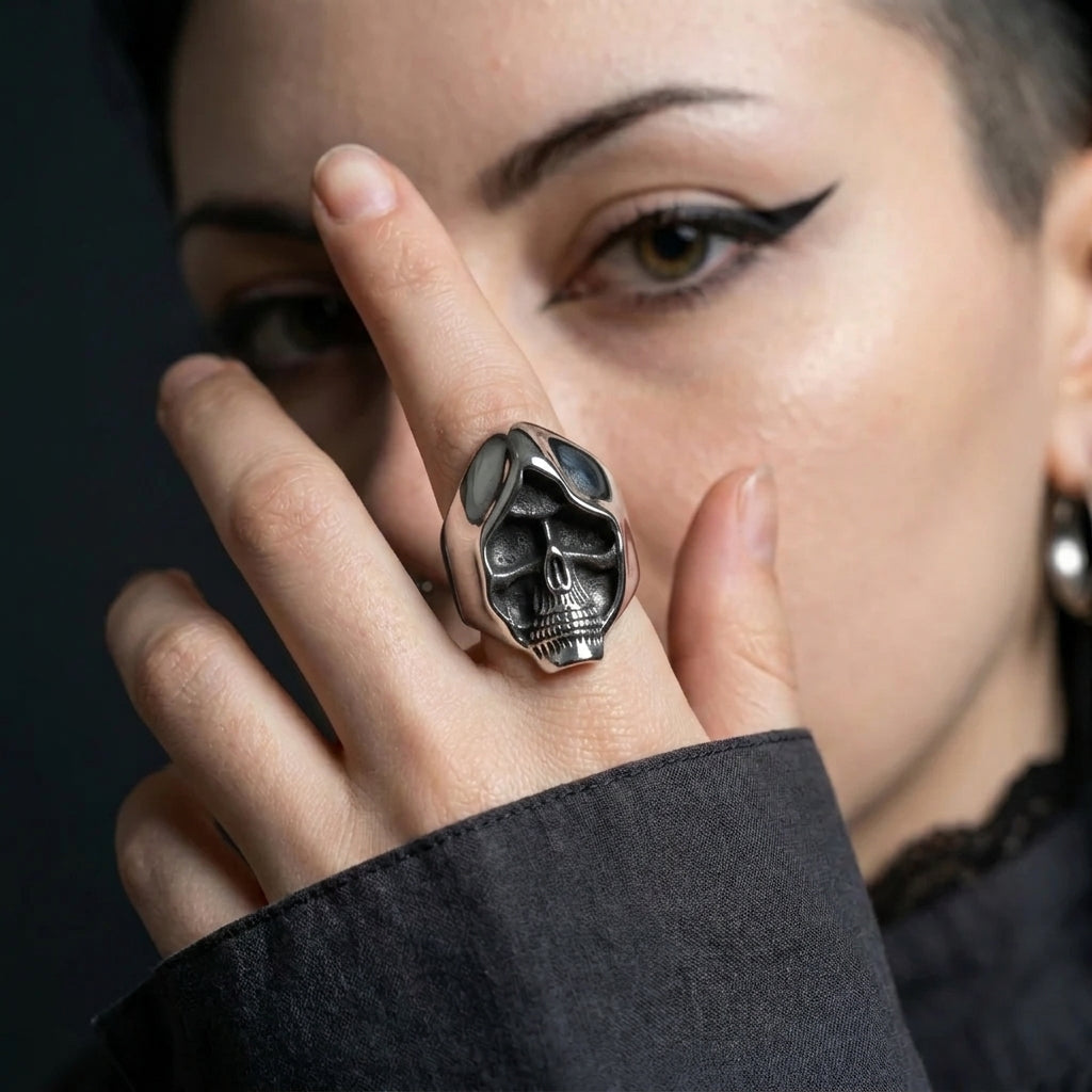 Totenkopfring im Vintage-Stil