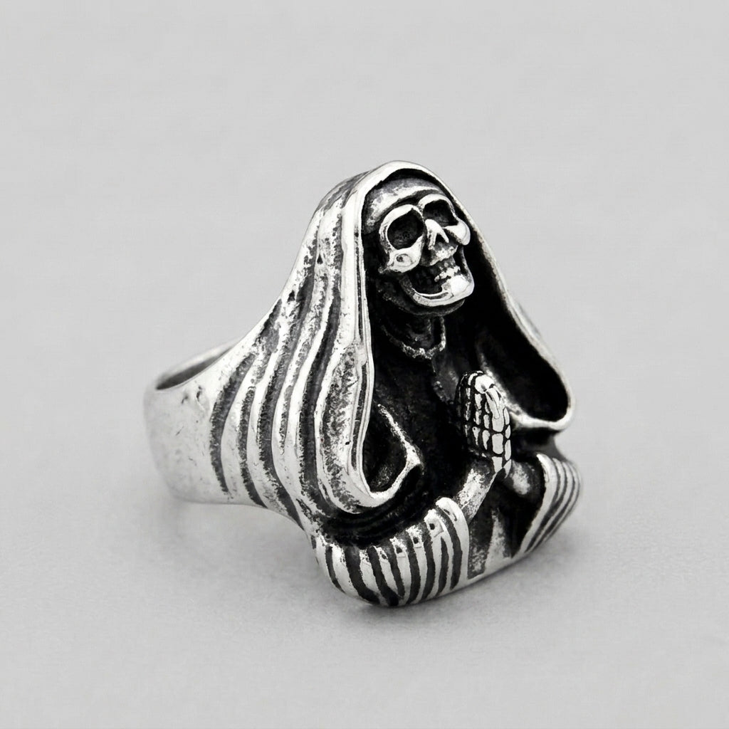 Ring mit Kapuzen-Sensenmann und betenden Skeletthänden