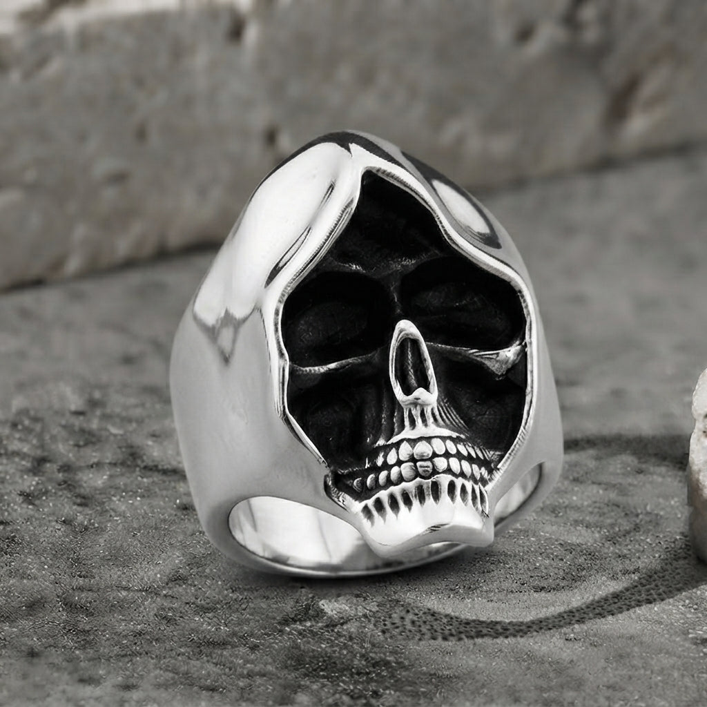 Totenkopfring im Vintage-Stil