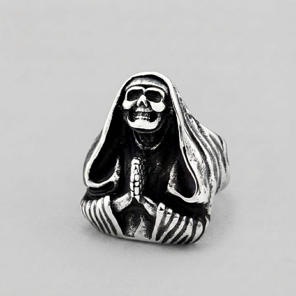 Ring mit Kapuzen-Sensenmann und betenden Skeletthänden
