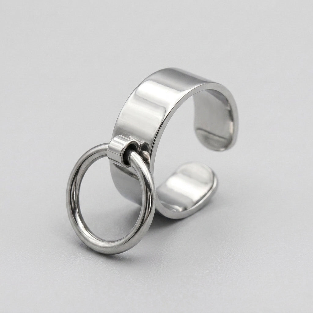 Moderner minimalistischer Goth-Ring