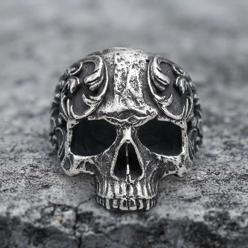 Totenkopfring: „Barocker Totenkopf-Biker-Ring"