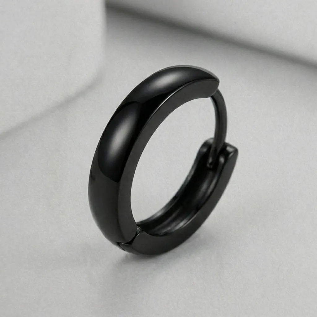 Schwarze Edelstahl-Huggie-Creolen