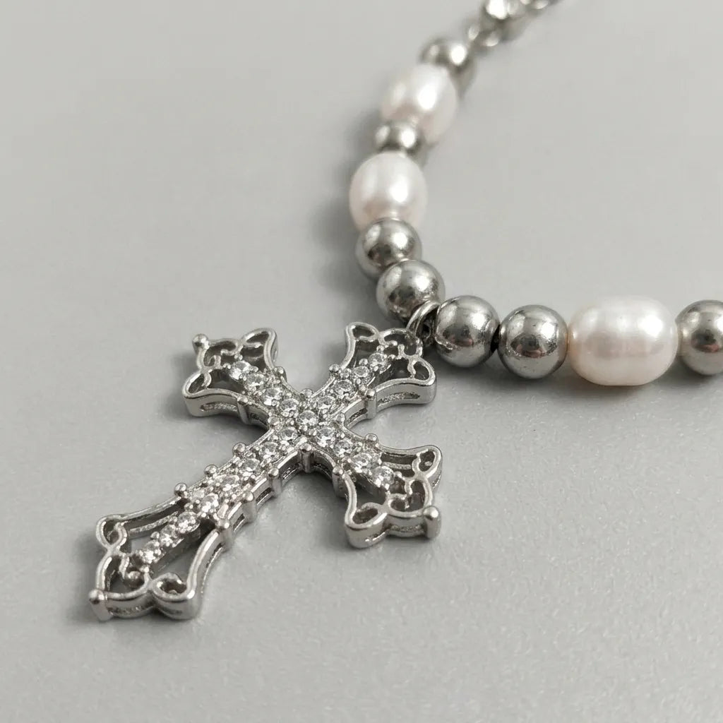 Verziertes-Kreuz mit Perlen und Strass, Halskette