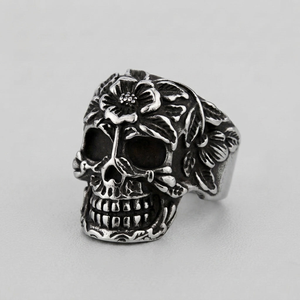 Siegelring mit blühendem Totenkopf